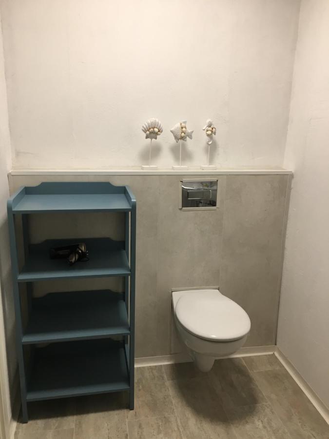 Marijanas Ferienwohnungen Gründeich Ein alter wunderschöner Resthof aus dem neunzehnten Jahrhundert mit Weidefläche und Obstwiesen Bitte nicht buchen wenn Sie eine unkrautfreie moderne Parkanlage erwarten Es ist ein rustikaler Hof Holtgast Exterior foto