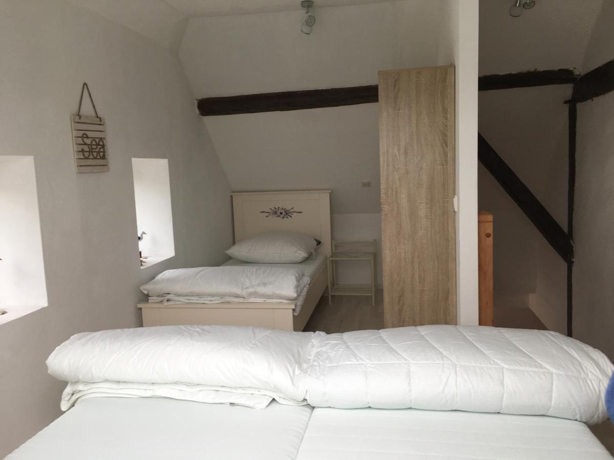 Marijanas Ferienwohnungen Gründeich Ein alter wunderschöner Resthof aus dem neunzehnten Jahrhundert mit Weidefläche und Obstwiesen Bitte nicht buchen wenn Sie eine unkrautfreie moderne Parkanlage erwarten Es ist ein rustikaler Hof Holtgast Exterior foto