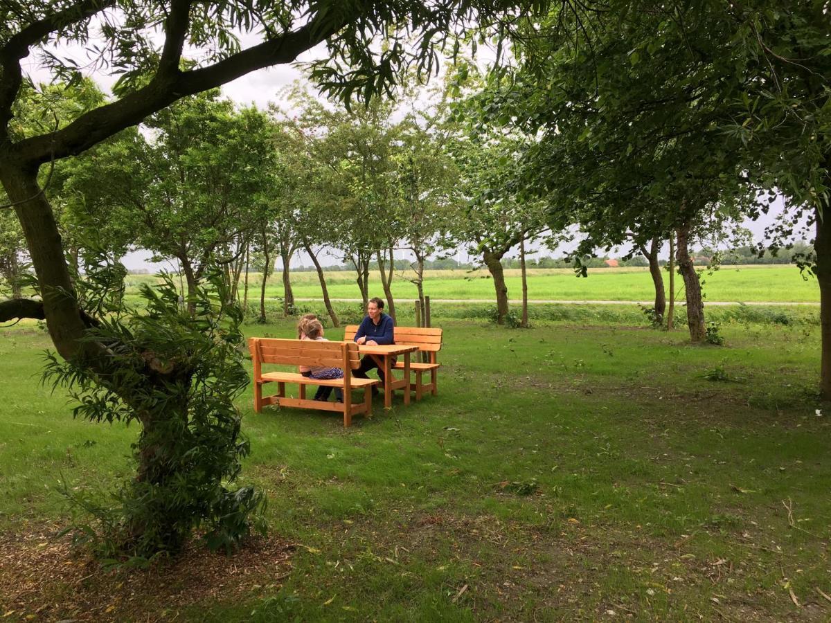 Marijanas Ferienwohnungen Gründeich Ein alter wunderschöner Resthof aus dem neunzehnten Jahrhundert mit Weidefläche und Obstwiesen Bitte nicht buchen wenn Sie eine unkrautfreie moderne Parkanlage erwarten Es ist ein rustikaler Hof Holtgast Exterior foto